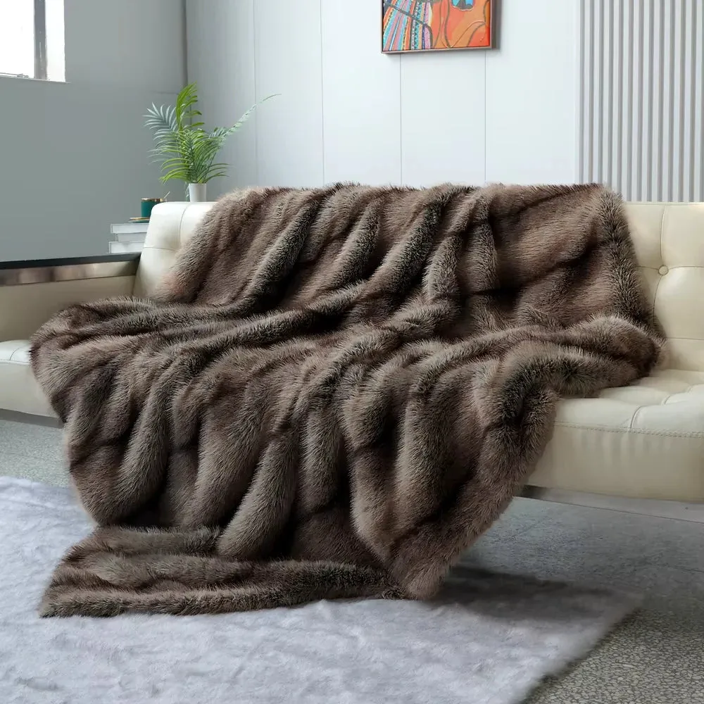 High-End Faux Fur Blanket - Elegant Plaid Design for Beds and Sofas, Ideal for Home Decoration and Comfort