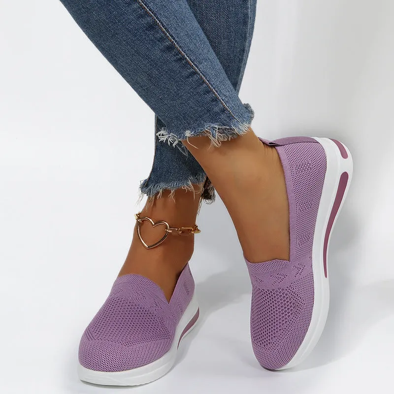 Lightweight Mesh Pump Flyknit Sneakers
